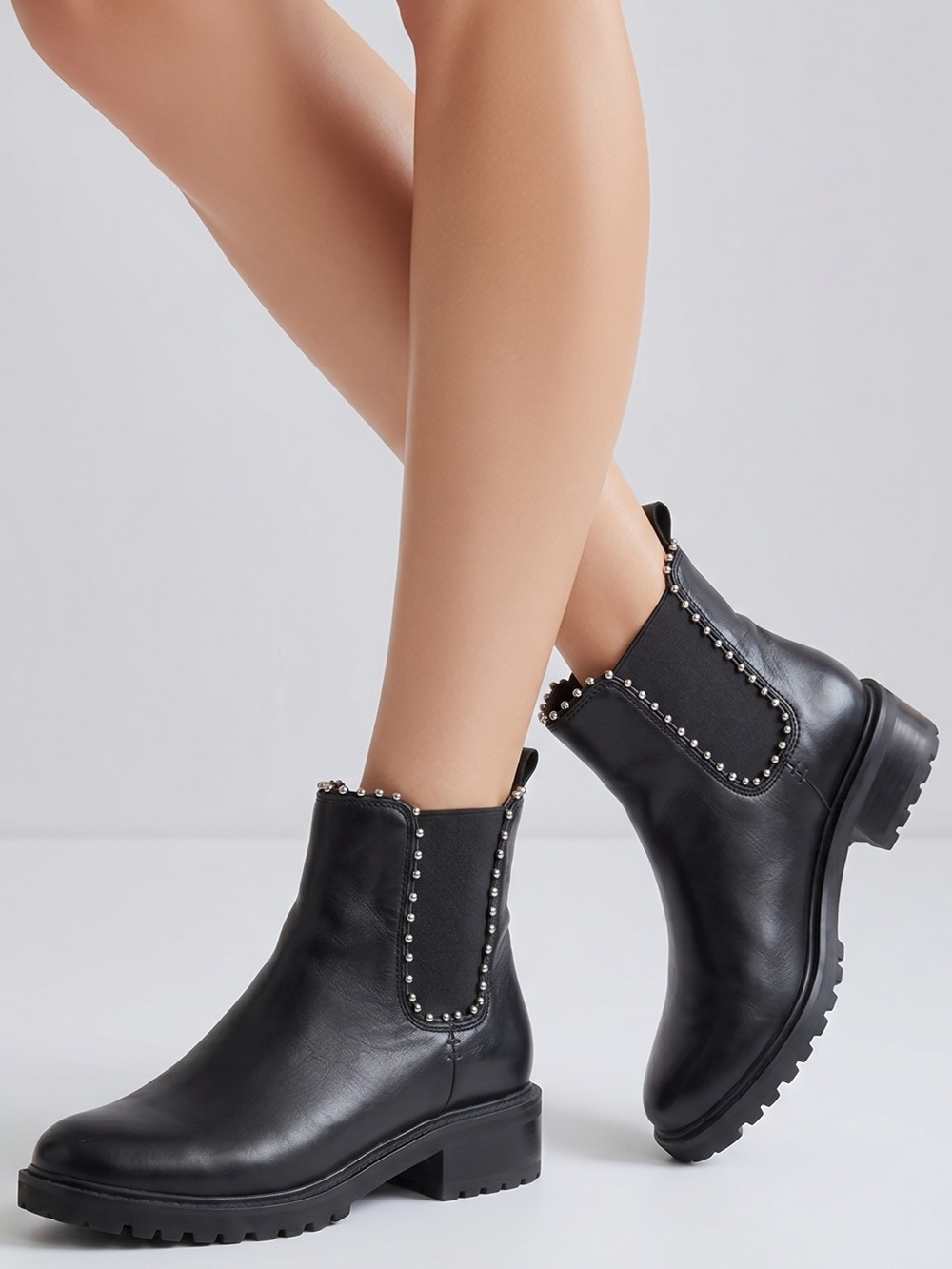Steve Madden Women's Billiee Black Studded chunky‎ Chelsea Boots Size 7